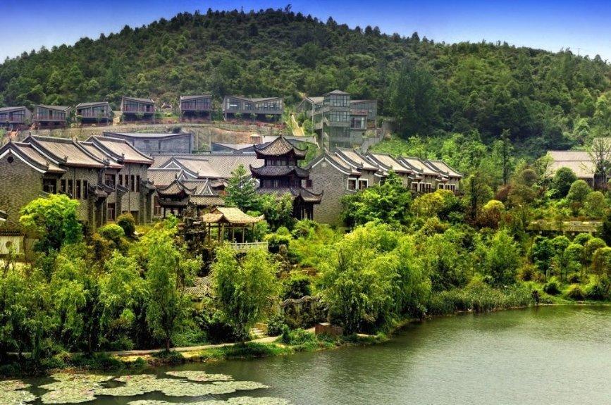 如果想孩子进入社会少碰点壁，育儿中就需要教会他们哪几个品质？